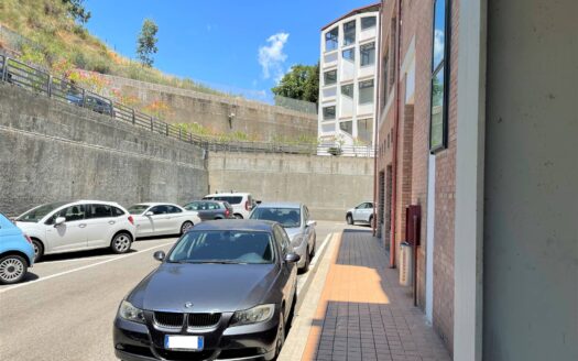 631/08 – LOCALE COMMERCIALE IN VENDITA CATANZARO SALA