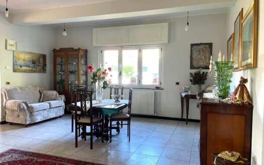 1030/08 – PRESTIGIOSA VILLA IN VENDITA SIANO