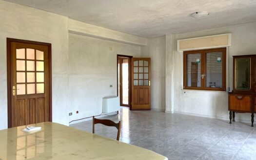 979/08 – SPLENDIDA VILLA IMMERSA NEL VERDE