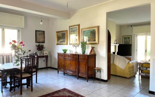 1030/08 – PRESTIGIOSA VILLA IN VENDITA SIANO