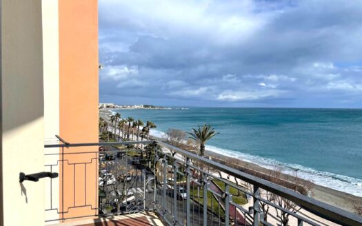 1021/08 – APPARTAMENTO FRONTE MARE IN VENDITA CATANZARO LIDO