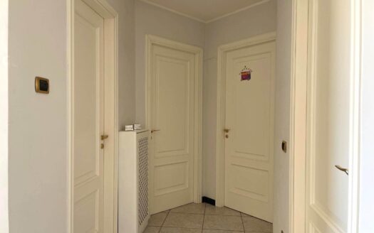 1030/08 – PRESTIGIOSA VILLA IN VENDITA SIANO