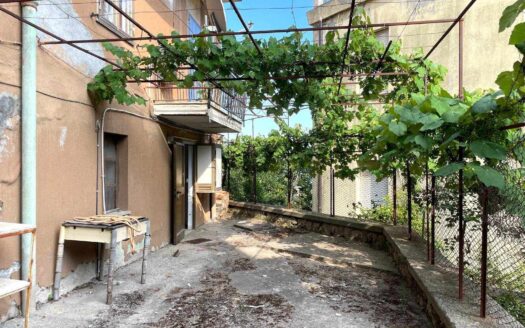 1007/08 – AMPIO APPARTAMENTO IN VENDITA CON CORTE E MAGAZZINO S. ELIA – PITERÀ