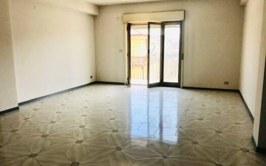 871/08 – Appartamento con lastrico solare in vendita