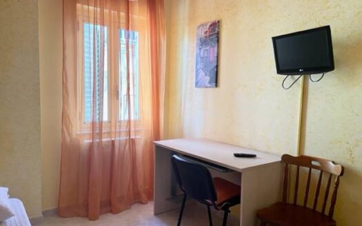 375/09 – Ultima camera singola in ampio appartamento arredato CATANZARO LIDO