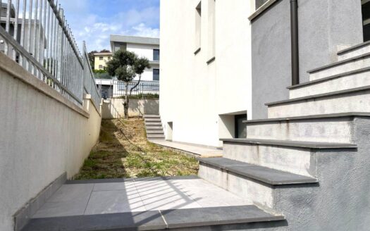 1037/08 – SPLENDIDA VILLA BIFAMILIARE DI NUOVA COSTRUZIONE SIGNORELLO