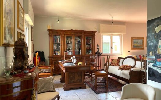 1030/08 – PRESTIGIOSA VILLA IN VENDITA SIANO