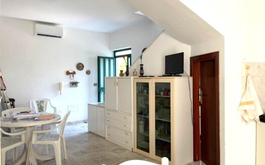 1047/08 – GRAZIOSA VILLA A SCHIERA IN VENDITA GEBIOLA