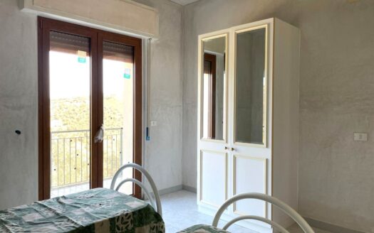 979/08 – SPLENDIDA VILLA IMMERSA NEL VERDE