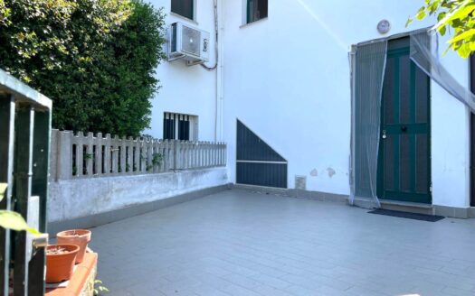 1047/08 – GRAZIOSA VILLA A SCHIERA IN VENDITA GEBIOLA
