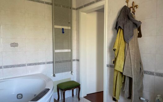 1030/08 – PRESTIGIOSA VILLA IN VENDITA SIANO