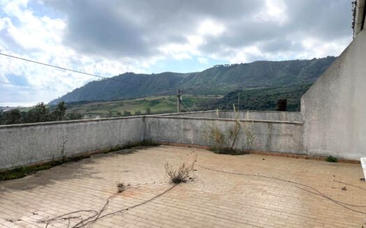 1002/08 – INTERO STABILE CON VISTA PANORAMICA MOZZAFIATO SUL GOLFO DI SQUILLACE SQUILLACE LIDO