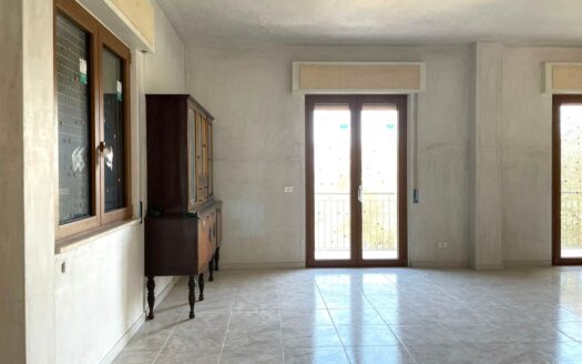 979/08 – SPLENDIDA VILLA IMMERSA NEL VERDE