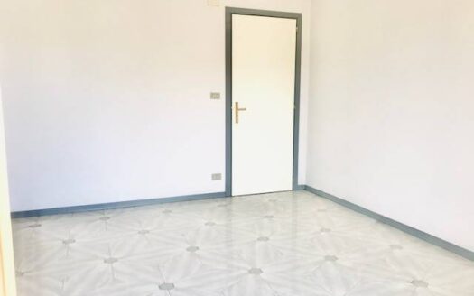872/08 – Appartamento con lastrico solare Mascali centro