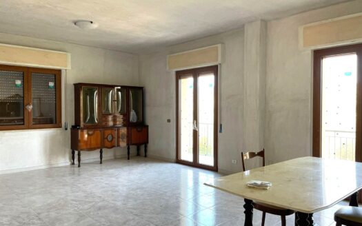 979/08 – SPLENDIDA VILLA IMMERSA NEL VERDE