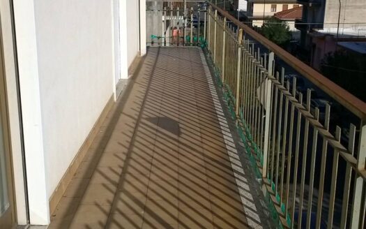 871/08 – Appartamento con lastrico solare in vendita