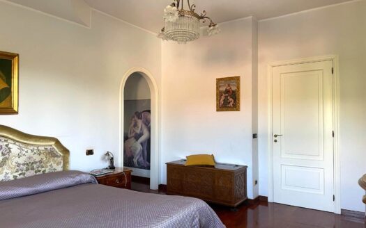 1030/08 – PRESTIGIOSA VILLA IN VENDITA SIANO