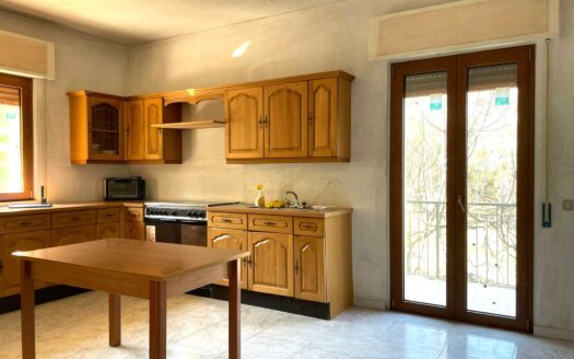 979/08 – SPLENDIDA VILLA IMMERSA NEL VERDE