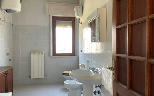 979/08 – SPLENDIDA VILLA IMMERSA NEL VERDE