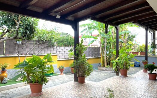 1013/08 – SPLENDIDA VILLA SINGOLA CON TERRENO VALLO