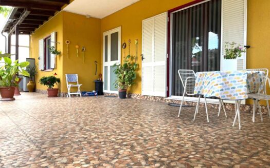 1013/08 – SPLENDIDA VILLA SINGOLA CON TERRENO VALLO