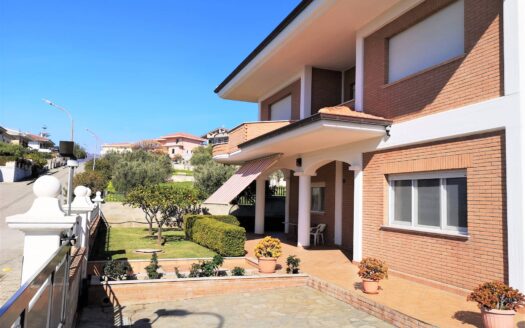848/08 – SPLENDIDA VILLA AUTONOMA IN VENDITA NELLE VICINANZE DI SOVERATO SATRIANO MARINA
