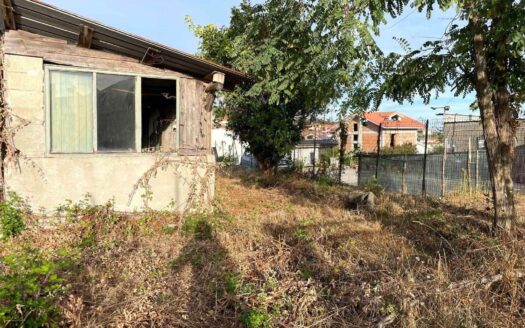 886/08 – CASALE CON TERRENO IN VENDITA