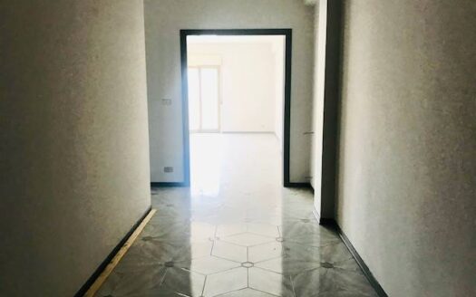 871/08 – Appartamento con lastrico solare in vendita