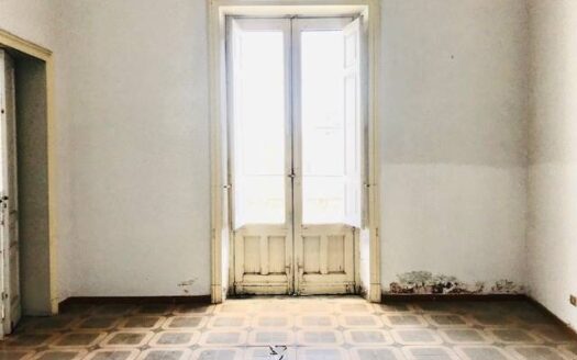 877/08 – Intero stabile storico in pieno centro a Mascali