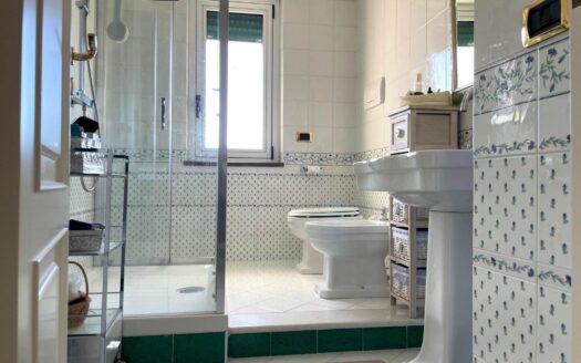 1030/08 – PRESTIGIOSA VILLA IN VENDITA SIANO