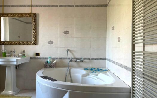 1030/08 – PRESTIGIOSA VILLA IN VENDITA SIANO