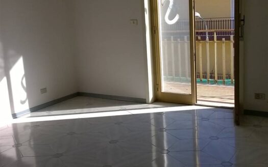 871/08 – Appartamento con lastrico solare in vendita