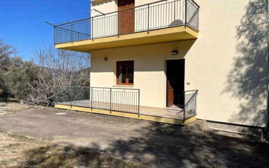 979/08 – SPLENDIDA VILLA IMMERSA NEL VERDE