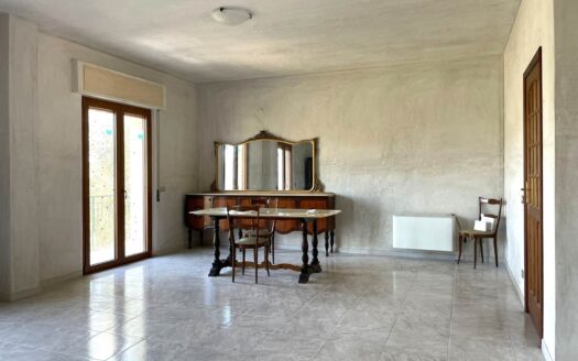 979/08 – SPLENDIDA VILLA IMMERSA NEL VERDE