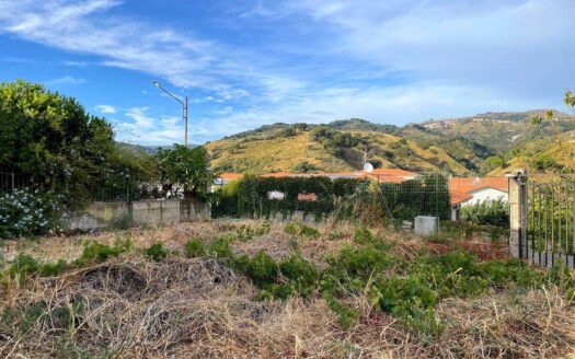 886/08 – CASALE CON TERRENO IN VENDITA