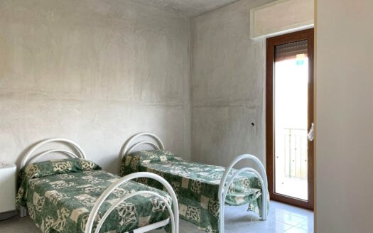 979/08 – SPLENDIDA VILLA IMMERSA NEL VERDE