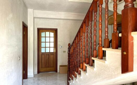 979/08 – SPLENDIDA VILLA IMMERSA NEL VERDE