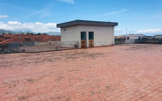 871/08 – Appartamento con lastrico solare in vendita