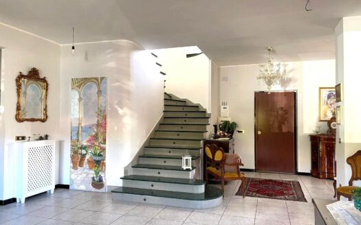 1030/08 – PRESTIGIOSA VILLA IN VENDITA SIANO