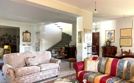 1030/08 – PRESTIGIOSA VILLA IN VENDITA SIANO