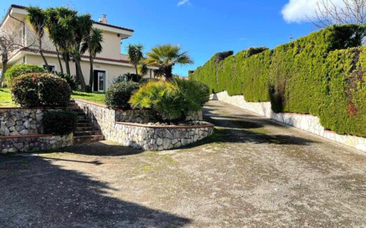 1030/08 – PRESTIGIOSA VILLA IN VENDITA SIANO