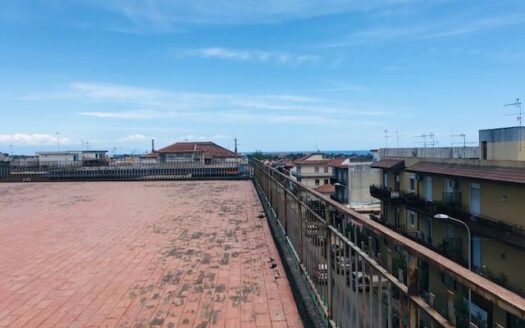 871/08 – Appartamento con lastrico solare in vendita
